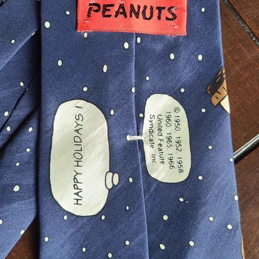 Peanuts Christmas tie